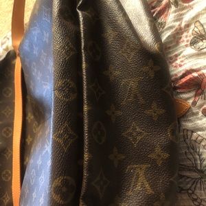 Louis Vuitton Saumur 35